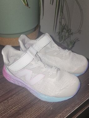 New Balance Kids Gray & Pink Gradient Sole Athletic Sneakers